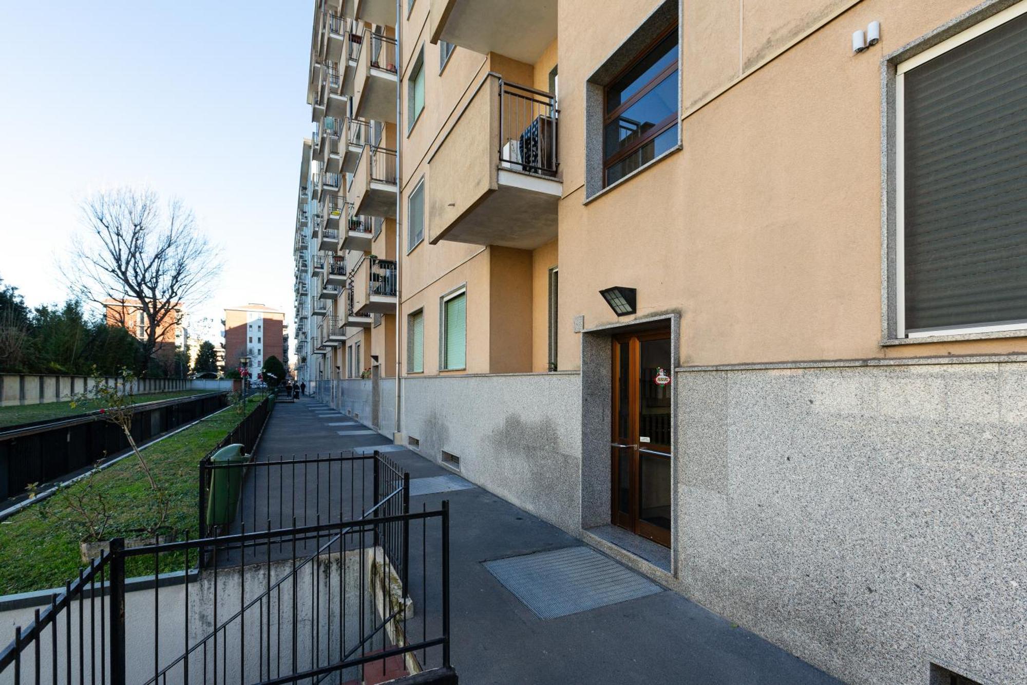 Elegant Milan Apartment In Restocco Area Exterior photo